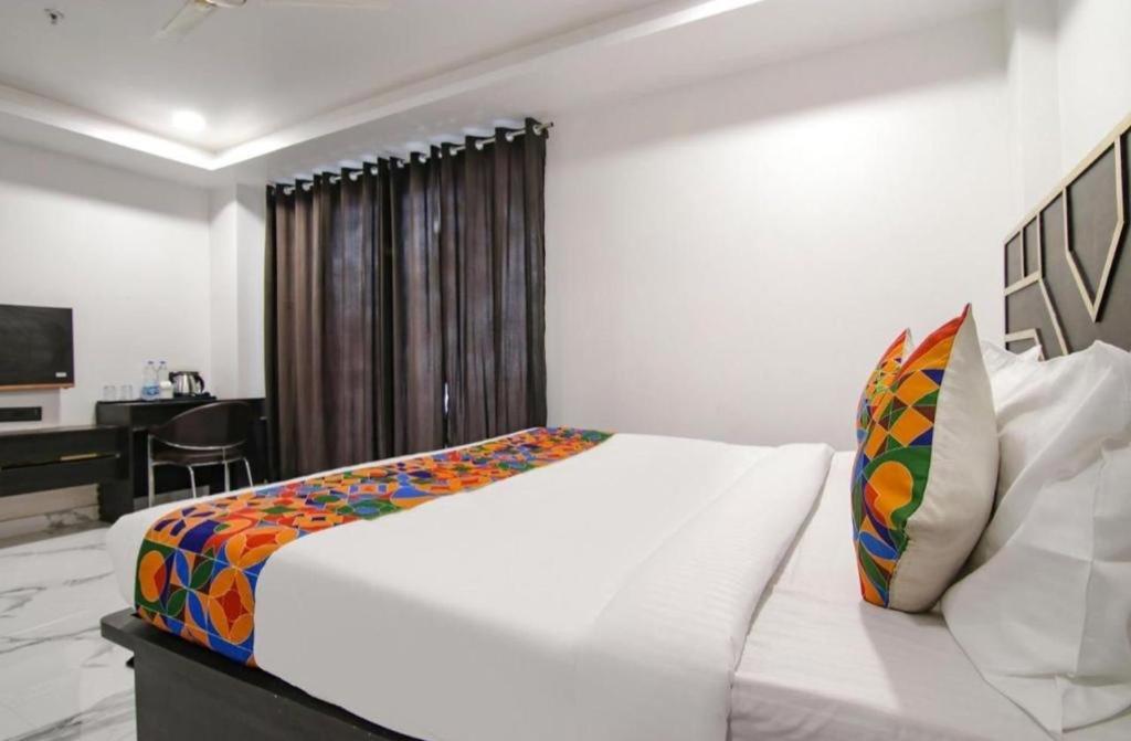 Hotel Grey Sky New Delhi Exterior photo
